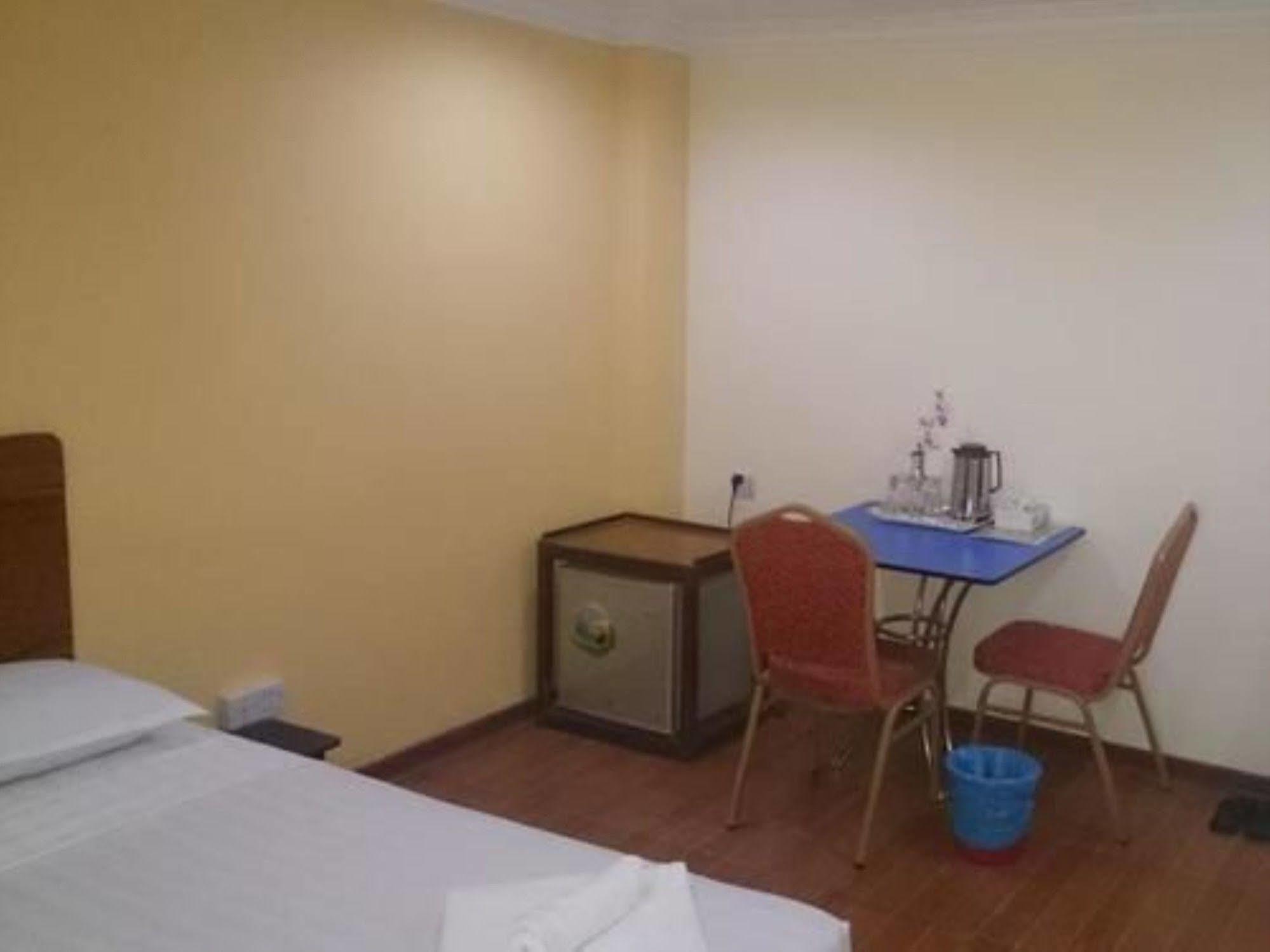 Silver Moon Hotel Rangun Zewnętrze zdjęcie