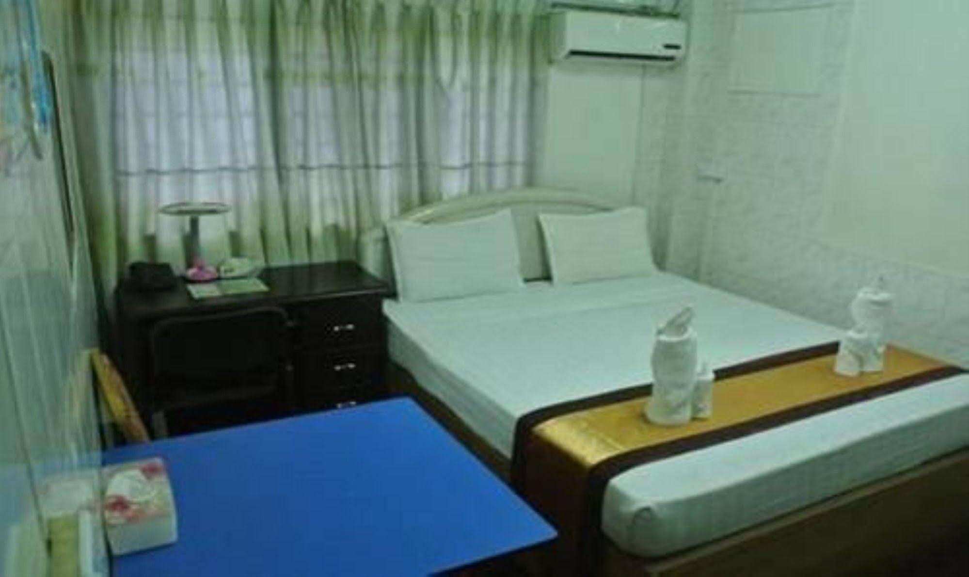 Silver Moon Hotel Rangun Zewnętrze zdjęcie